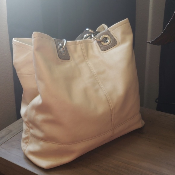 Coach - Penelope Hobo Carryall Tote - Picture 2 of 6